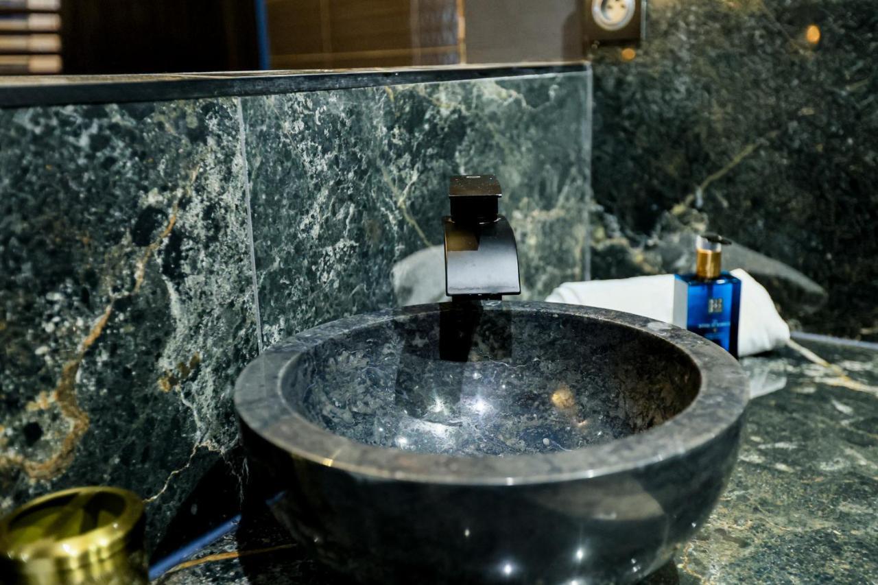 Apartment Le Legendary Spa, Hypercentre Avec Sauna, Balneo Et Wifi Par Sovalfi Saint-Etienne (Loire)